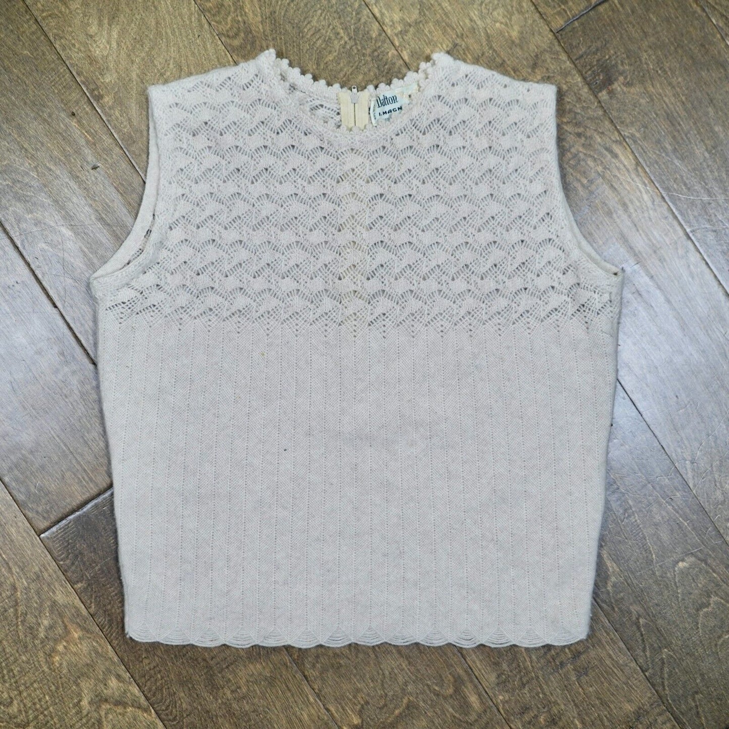 1950s/1960s buttery-soft Dalton Virgin Cashmere Sleeveless Pop. Medium-Large.