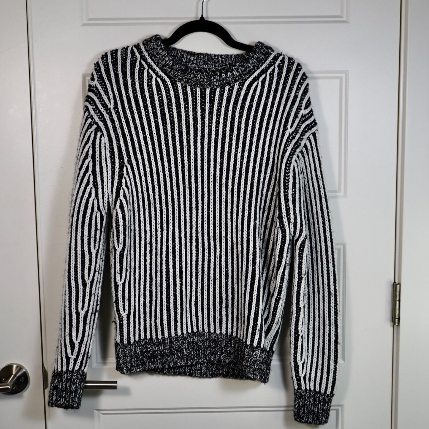 Elizabeth And James Black and White Striped Crew Neck Knit Sweater Womens M