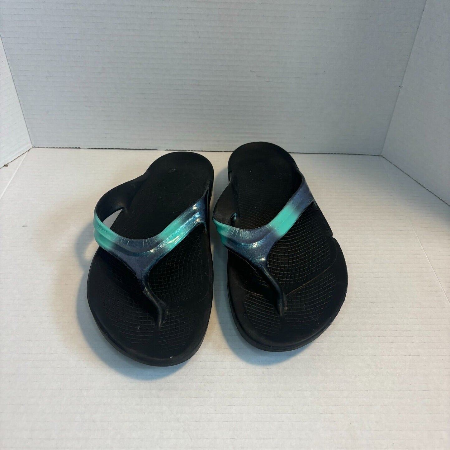 OOFOS OOlala Luxe Recovery Flip Flop Women Size 10 Thong Sandal Atlantis Blue