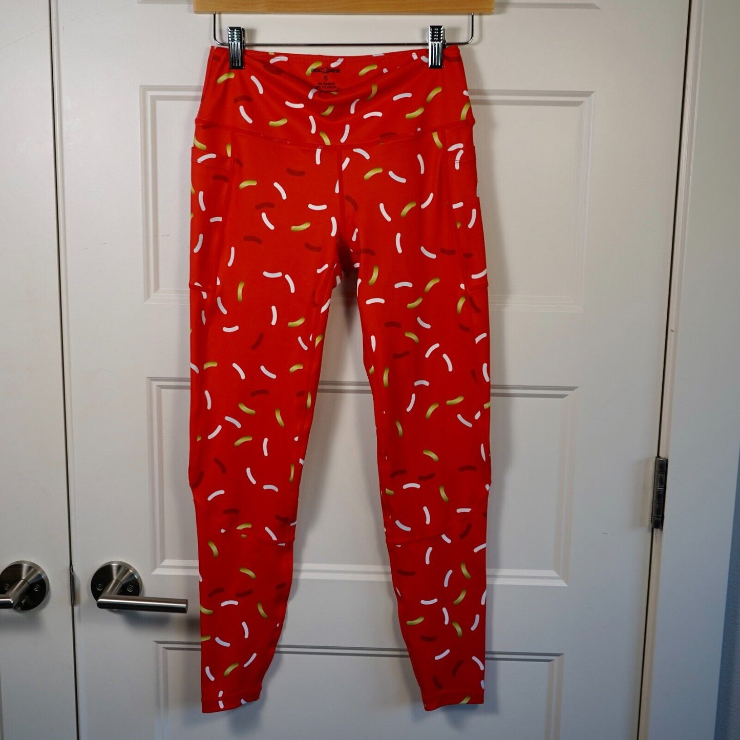 FMFM Feed Me Fight Me Donut Leggings Red Size Small EUC