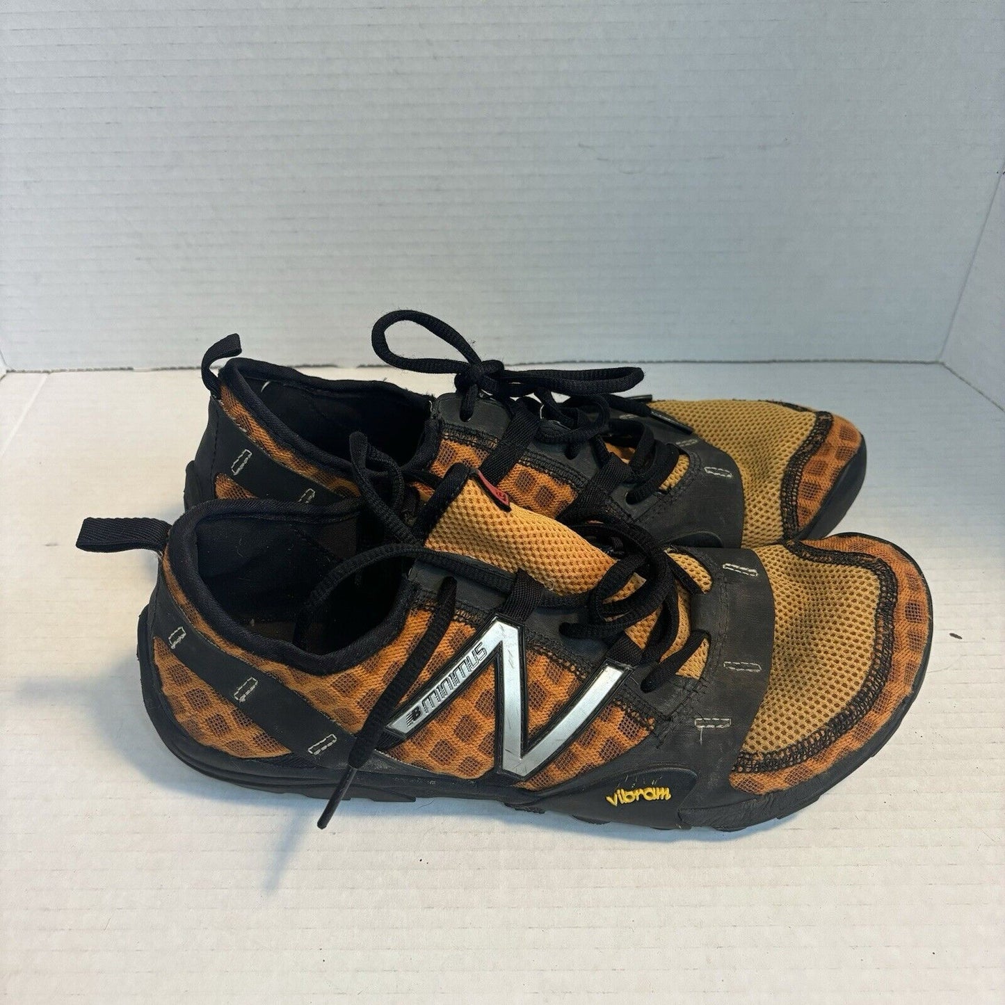 New Balance Minimus Trail Running Barefoot Shoes Men 9 D Orange Black MT10OB