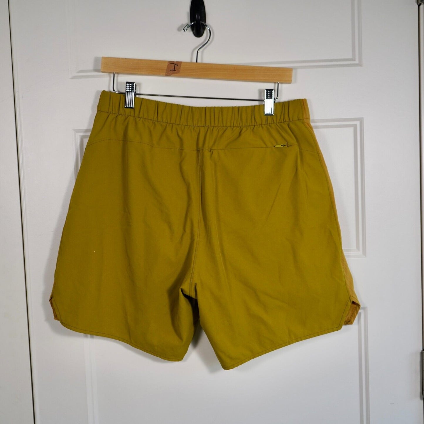 Outdoor Voices High Stride 7” Shorts Men’s Large Yellow Green