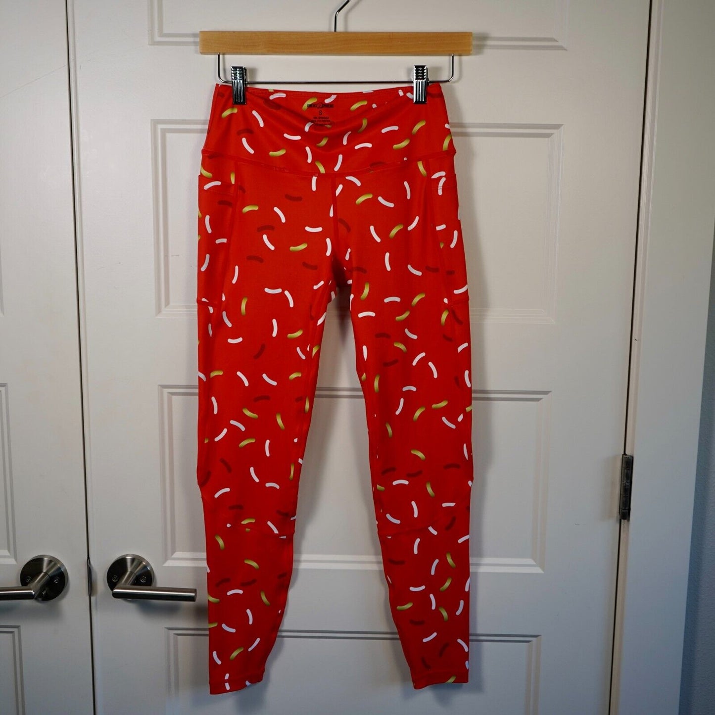 FMFM Feed Me Fight Me Donut Leggings Red Size Small EUC