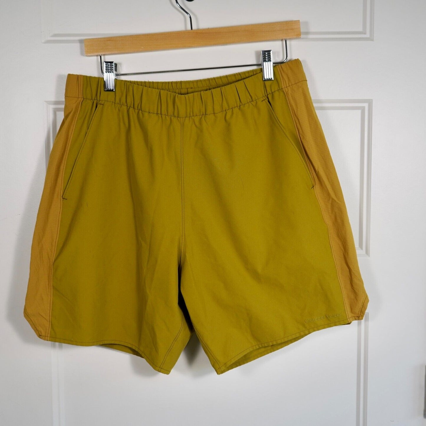 Outdoor Voices High Stride 7” Shorts Men’s Large Yellow Green